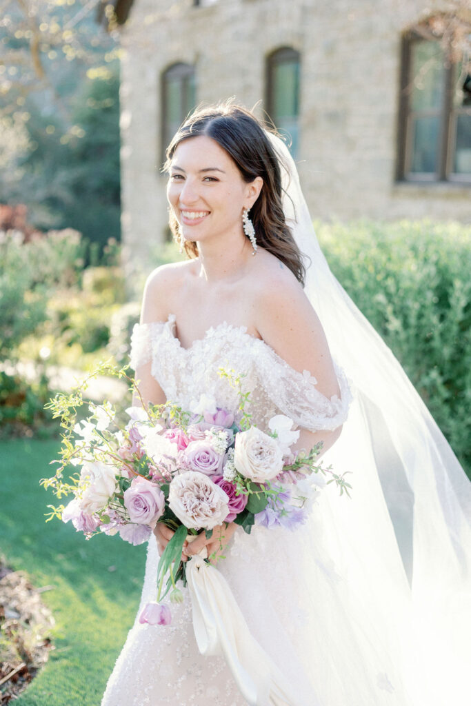 Bay Area photographer captures bride holding bouquet during outdoor wedding