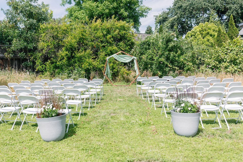 Bay Area wedding photographer captures outdoor wedding ceremony seating