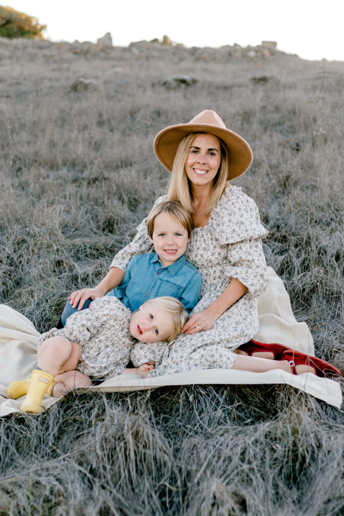 Bay Area wedding photographer captures woman sitting on blanket with child