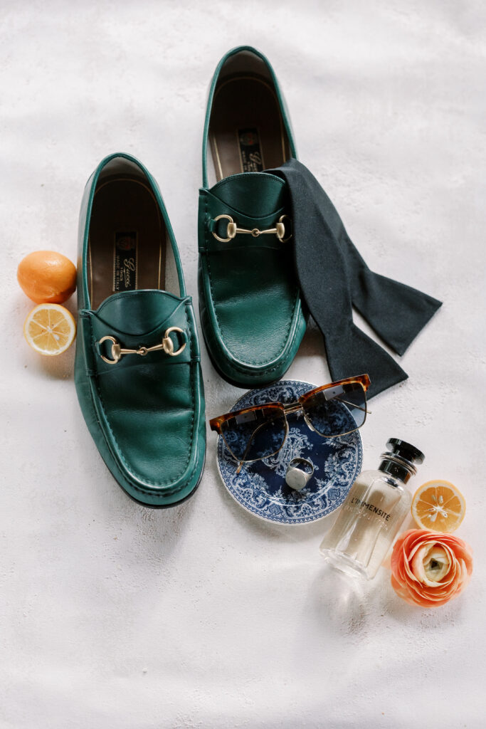 wedding morning details for the groom to set aside for your wedding photographer 